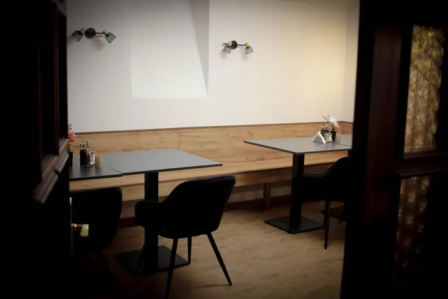 Stolování v restauraci Oáza